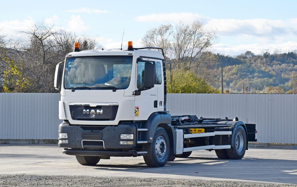 MAN TGS 18.320 Abrollkipper * Top Zustand! MAN TGS 18.320 Abrollkipper * Top Zustand! - משאית הרמת וו: תמונה 1 MAN TGS 18.320 Abrollkipper * Top Zustand! MAN TGS 18.320 Abrollkipper * Top Zustand! - משאית הרמת וו: תמונה 1