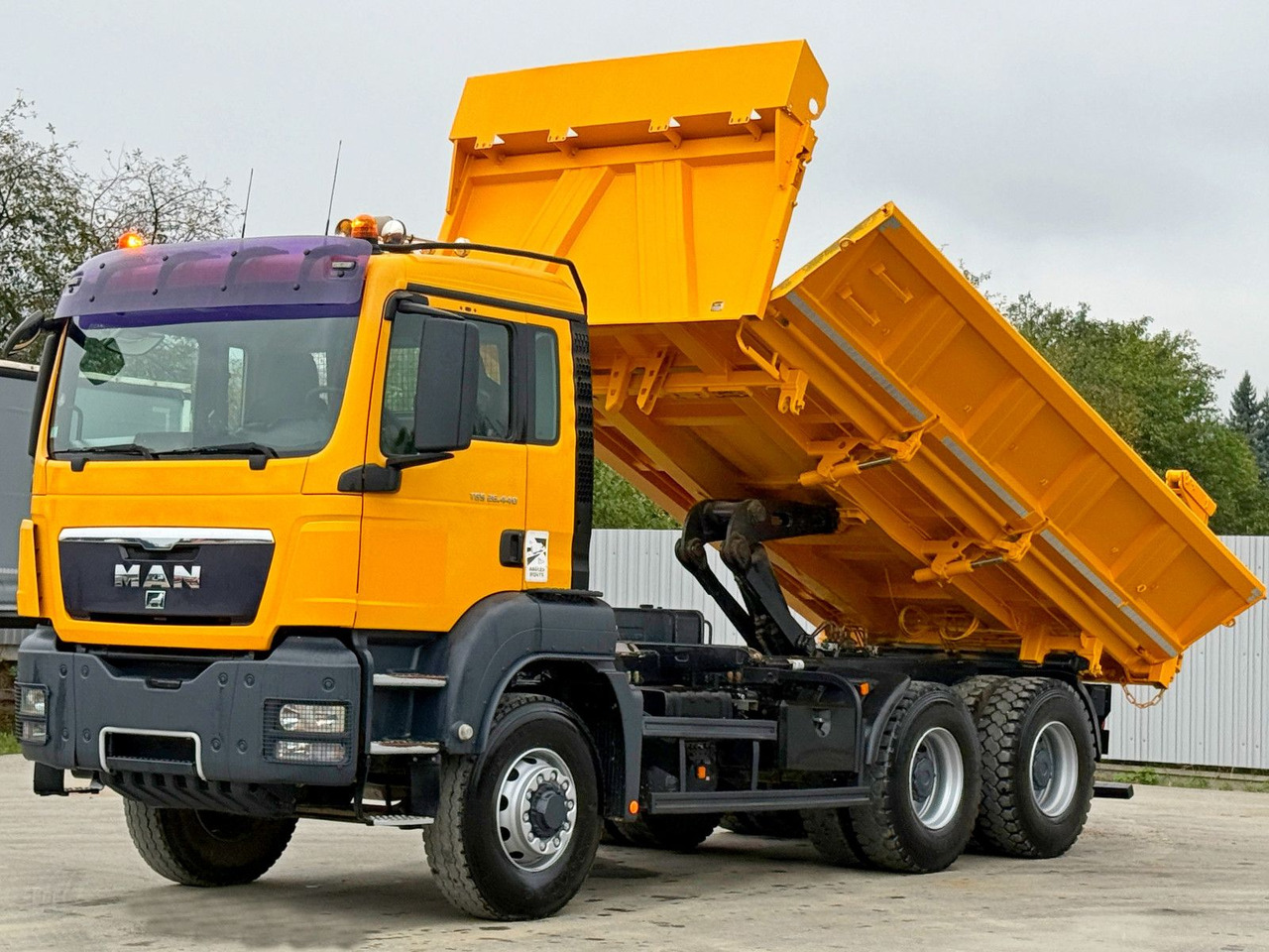 MAN TGS 26.440 * Kipper 5,20m+BORDMATIC * 6x6 * TOP - מזהיר, משאית מנוף: תמונה 3 MAN TGS 26.440 * Kipper 5,20m+BORDMATIC * 6x6 * TOP - מזהיר, משאית מנוף: תמונה 3