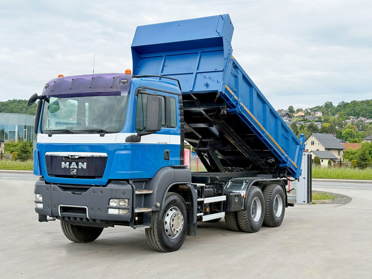 MAN TGS 33.360 * KIPPER 5,10 m + BORDMATIC /6x4* TOP - מזהיר, משאית מנוף: תמונה 1 MAN TGS 33.360 * KIPPER 5,10 m + BORDMATIC /6x4* TOP - מזהיר, משאית מנוף: תמונה 1