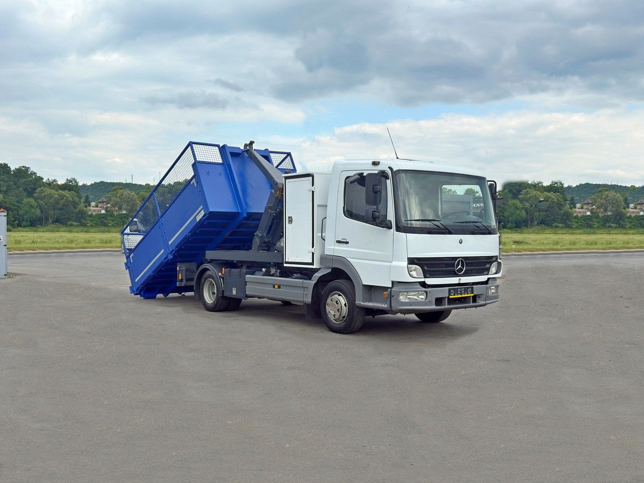 Mercedes-Benz 815 * Abrollkipper + CONTAINER 3,68 m * TOP - משאית הרמת וו: תמונה 2 Mercedes-Benz 815 * Abrollkipper + CONTAINER 3,68 m * TOP - משאית הרמת וו: תמונה 2