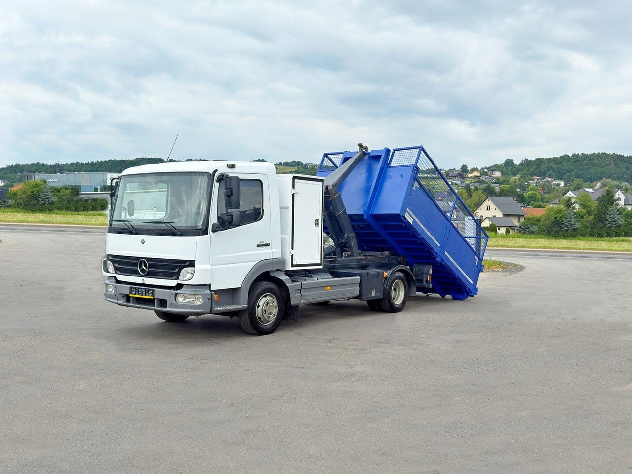 Mercedes-Benz 815 * Abrollkipper + CONTAINER 3,68 m * TOP - משאית הרמת וו: תמונה 1 Mercedes-Benz 815 * Abrollkipper + CONTAINER 3,68 m * TOP - משאית הרמת וו: תמונה 1