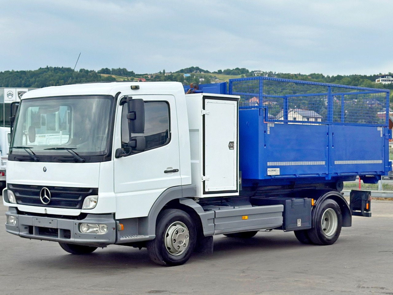 Mercedes-Benz 815 * Abrollkipper + CONTAINER 3,68 m * TOP - משאית הרמת וו: תמונה 3 Mercedes-Benz 815 * Abrollkipper + CONTAINER 3,68 m * TOP - משאית הרמת וו: תמונה 3