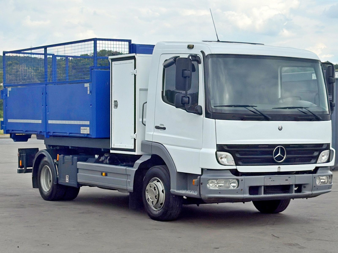 Mercedes-Benz 815 * Abrollkipper + CONTAINER 3,68 m * TOP - משאית הרמת וו: תמונה 4 Mercedes-Benz 815 * Abrollkipper + CONTAINER 3,68 m * TOP - משאית הרמת וו: תמונה 4