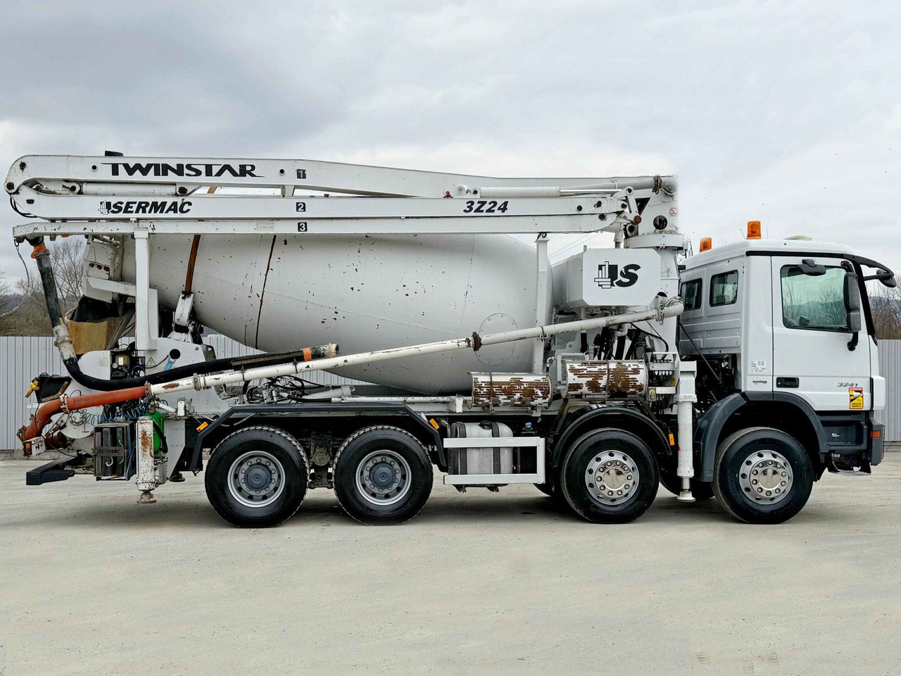 Mercedes-Benz ACTROS 3241 * Betonpumpe 24 m + FUNK / 8x4 - משאית משאבת בטון: תמונה 3 Mercedes-Benz ACTROS 3241 * Betonpumpe 24 m + FUNK / 8x4 - משאית משאבת בטון: תמונה 3