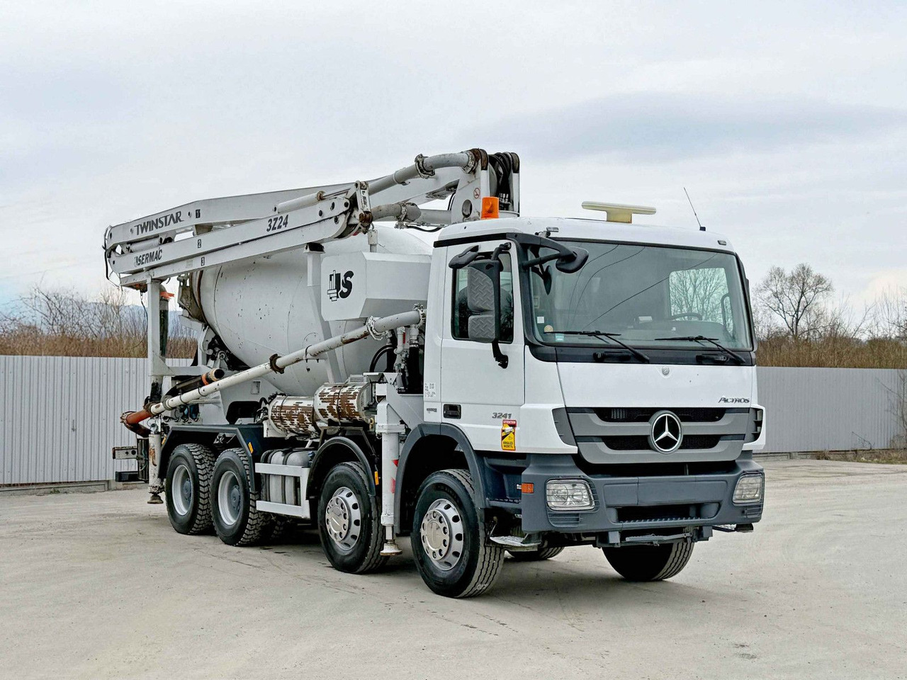 Mercedes-Benz ACTROS 3241 * Betonpumpe 24 m + FUNK / 8x4 - משאית משאבת בטון: תמונה 1 Mercedes-Benz ACTROS 3241 * Betonpumpe 24 m + FUNK / 8x4 - משאית משאבת בטון: תמונה 1