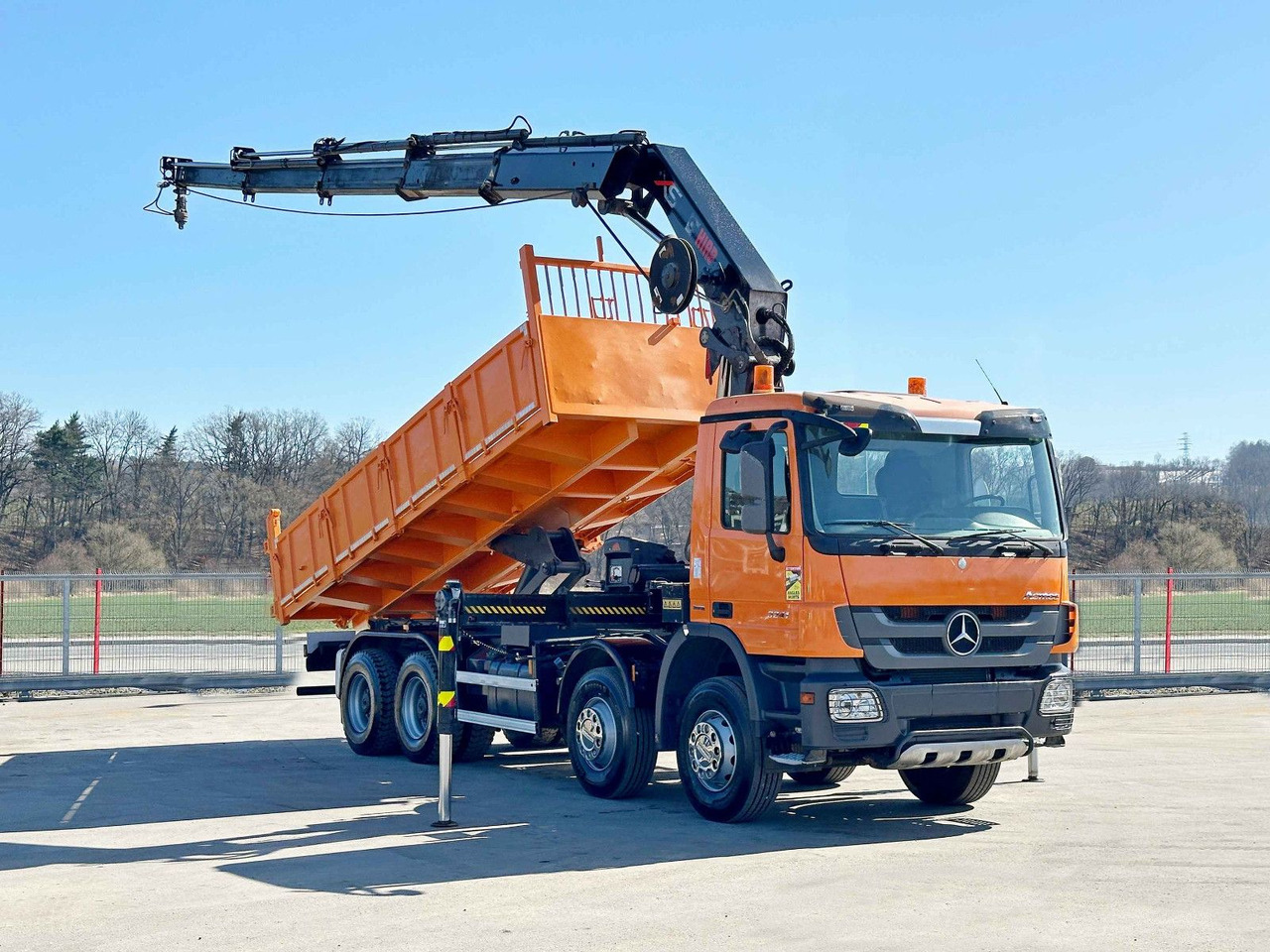 Mercedes-Benz ACTROS 3241 * HIAB 322 EP-4 HIDUO + FUNK / 8x4 - מזהיר, משאית מנוף: תמונה 2 Mercedes-Benz ACTROS 3241 * HIAB 322 EP-4 HIDUO + FUNK / 8x4 - מזהיר, משאית מנוף: תמונה 2