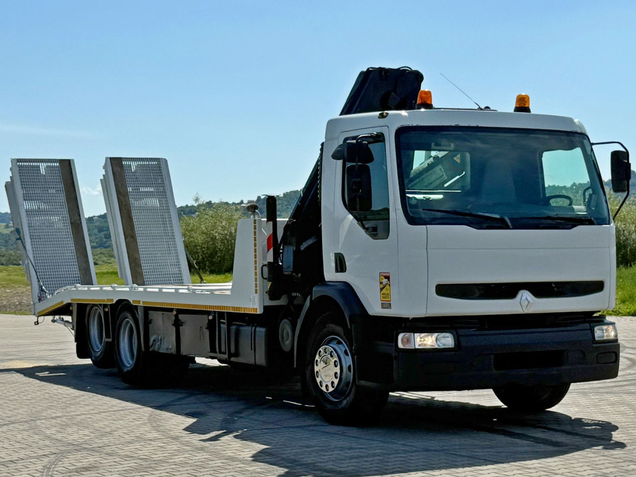 Renault KERAX 320 DCI* ABSCHLEPPWAGEN 7,35m + HIAB 140A - משאית גרירה: תמונה 4 Renault KERAX 320 DCI* ABSCHLEPPWAGEN 7,35m + HIAB 140A - משאית גרירה: תמונה 4