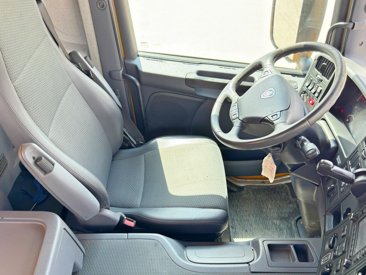 מזהיר Scania P 410 Kipper 6,00m * 8x4 * TOPZUSTAND ! Scania P 410 Kipper 6,00m * 8x4 * TOPZUSTAND !: תמונה 12 מזהיר Scania P 410 Kipper 6,00m * 8x4 * TOPZUSTAND ! Scania P 410 Kipper 6,00m * 8x4 * TOPZUSTAND !: תמונה 12