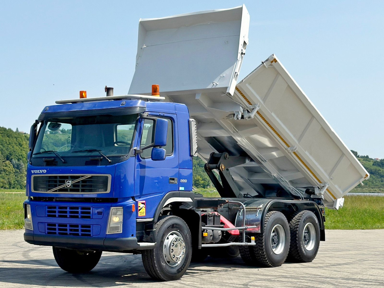 Volvo FM 380 Kipper 5,20 m + BORDMATIC / 6x4 - מזהיר, משאית מנוף: תמונה 3 Volvo FM 380 Kipper 5,20 m + BORDMATIC / 6x4 - מזהיר, משאית מנוף: תמונה 3