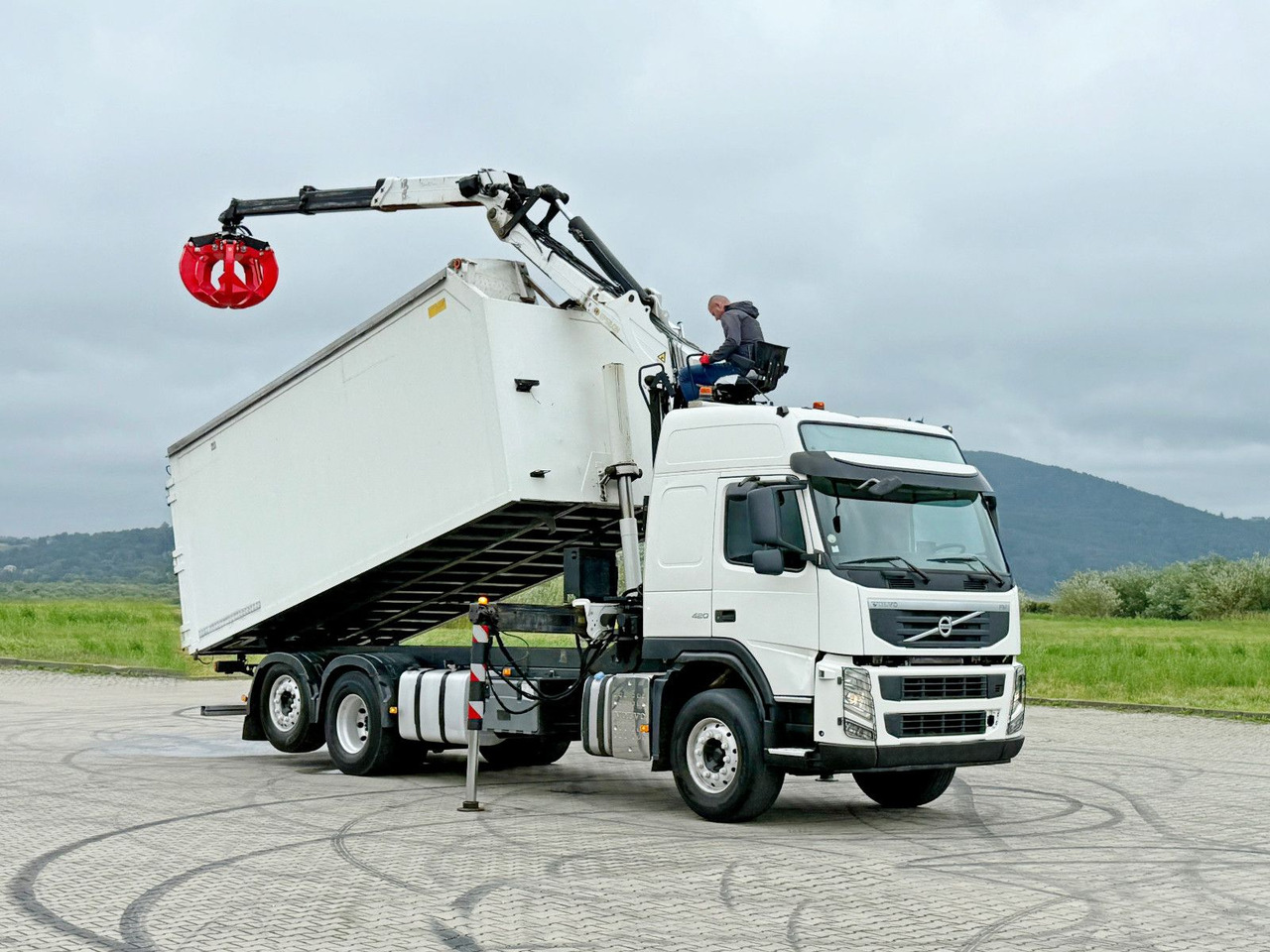 Volvo FM 420 Kipper 6,20 m * EPSILON Q150L75 *TOP - משאית מנוף: תמונה 2 Volvo FM 420 Kipper 6,20 m * EPSILON Q150L75 *TOP - משאית מנוף: תמונה 2