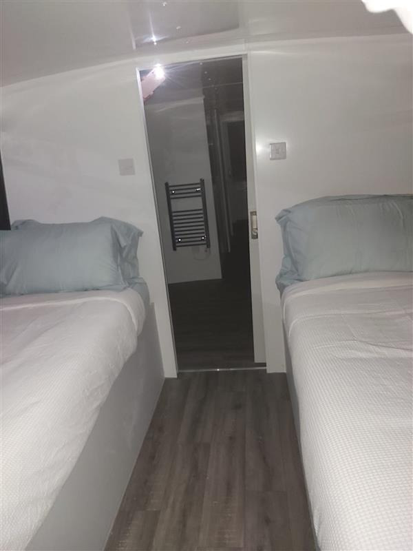 Reduced to £30,000, 2001 Double decker accommodation bus, fully equipped, MOT tested, currently in Hayes, Middlesex. - אוטובוס דו-קומתי: תמונה 5 Reduced to £30,000, 2001 Double decker accommodation bus, fully equipped, MOT tested, currently in Hayes, Middlesex. - אוטובוס דו-קומתי: תמונה 5