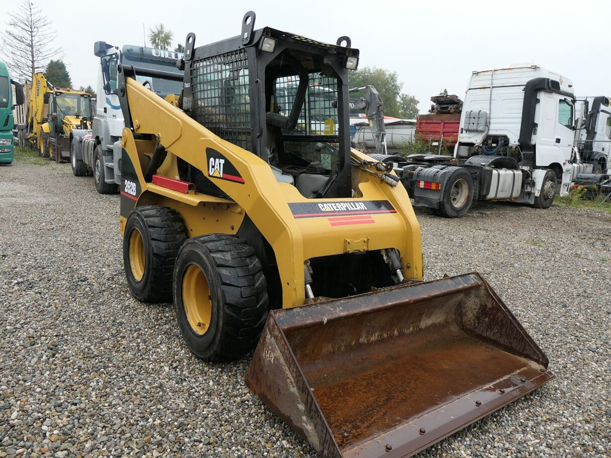 Caterpillar 262 B - מעמיס היגוי החלקה: תמונה 1 Caterpillar 262 B - מעמיס היגוי החלקה: תמונה 1