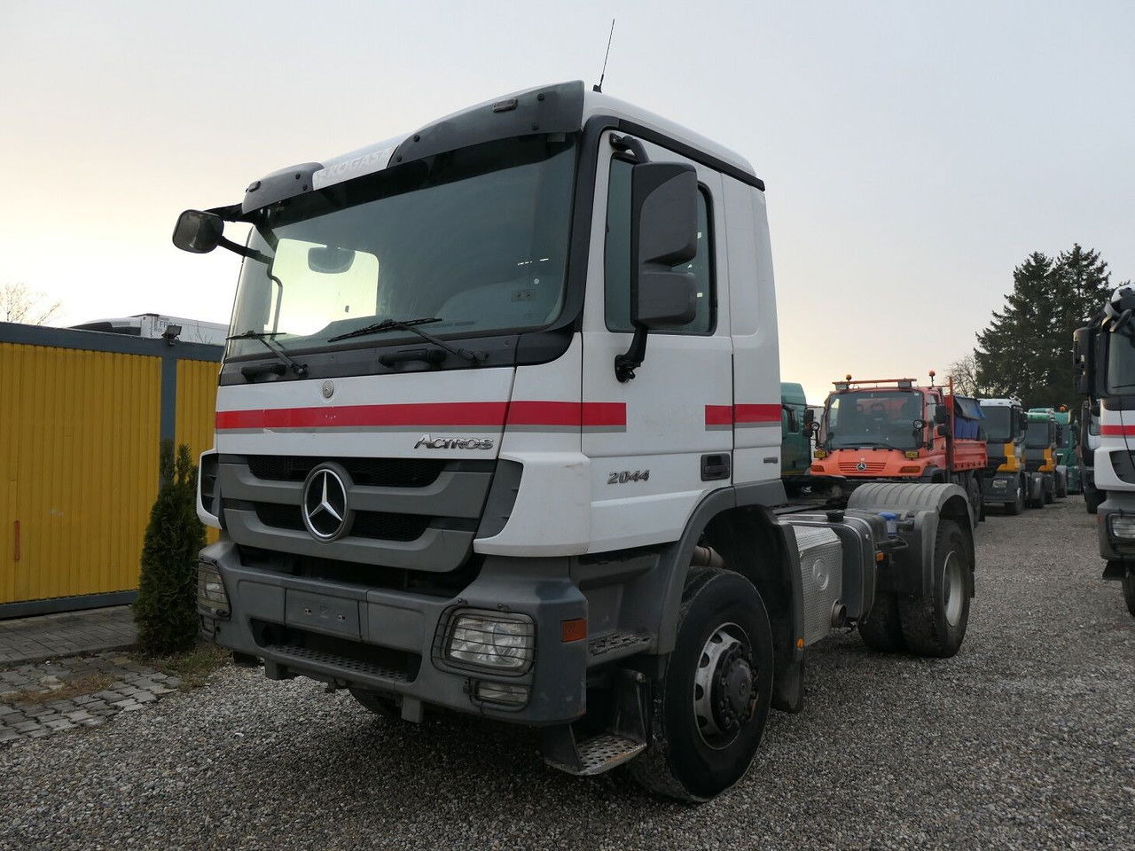 Mercedes-Benz Actros 2044 - יחידת טרקטור: תמונה 1 Mercedes-Benz Actros 2044 - יחידת טרקטור: תמונה 1