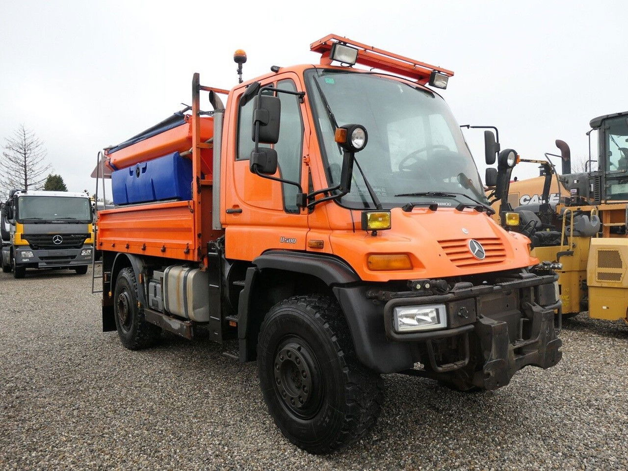 Mercedes-Benz Unimog U500 - מפלסת שלג: תמונה 4 Mercedes-Benz Unimog U500 - מפלסת שלג: תמונה 4