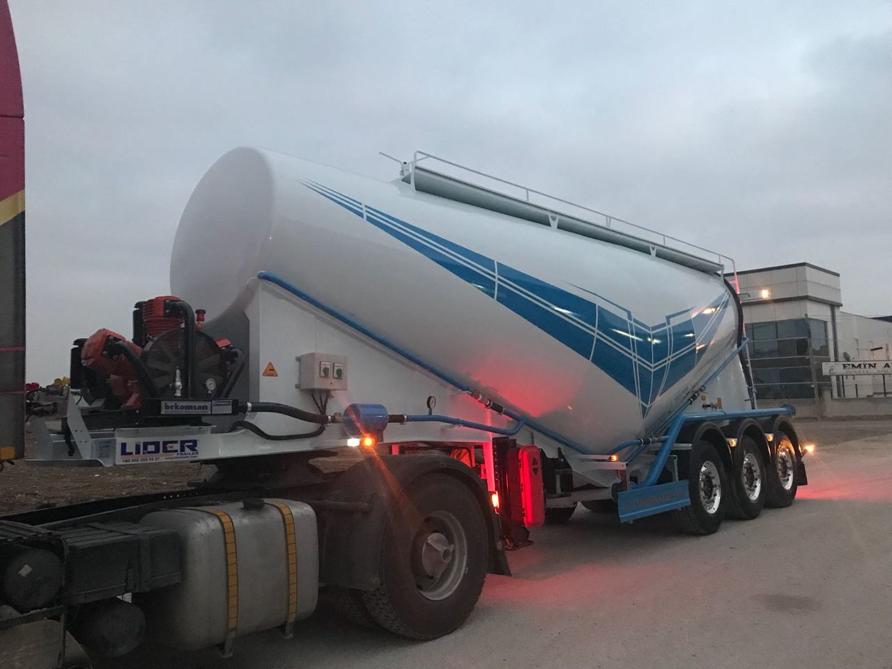 חָדָשׁ סמיטריילר מכל עבור הובלה של מלט LIDER 2025  MODEL NEW CEMENT TANKER: תמונה 8