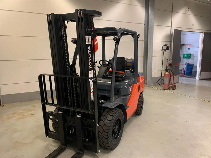 Toyota 02-8FGF30 - מלגזת LPG: תמונה 4 Toyota 02-8FGF30 - מלגזת LPG: תמונה 4