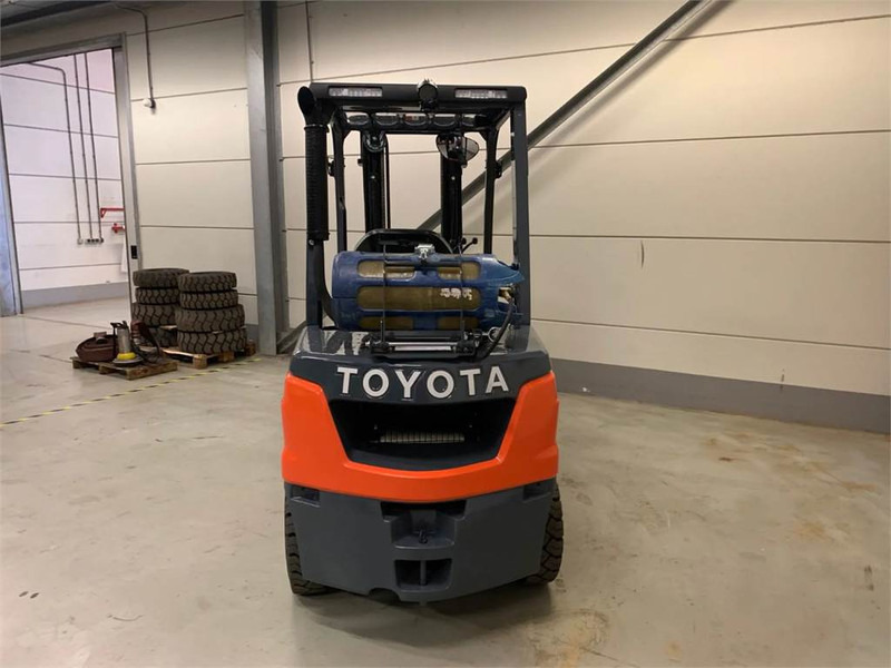 מלגזת LPG Toyota 02-8FGF30: תמונה 8