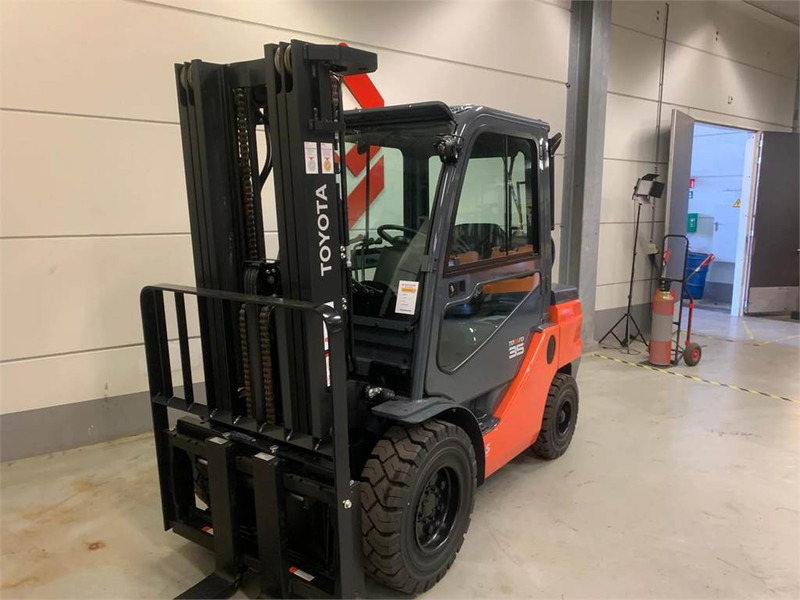 Toyota 02-8FGJF35 - מלגזת LPG: תמונה 4 Toyota 02-8FGJF35 - מלגזת LPG: תמונה 4