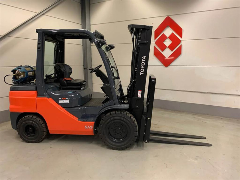 Toyota 02-8FGJF35 - מלגזת LPG: תמונה 1 Toyota 02-8FGJF35 - מלגזת LPG: תמונה 1