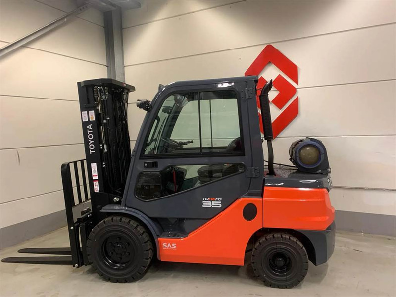 Toyota 02-8FGJF35 - מלגזת LPG: תמונה 2 Toyota 02-8FGJF35 - מלגזת LPG: תמונה 2