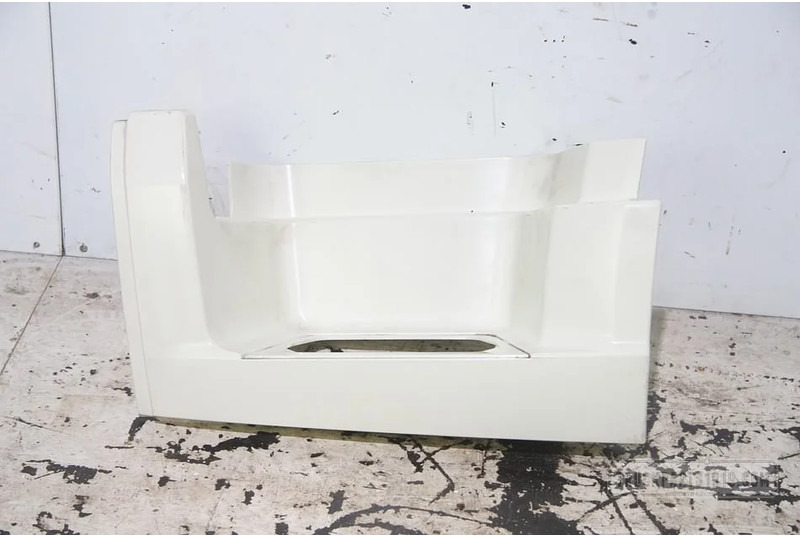 DAF Body & Chassis Parts Opstapbak Li. DAF CF 85 - צעד עבור משאית: תמונה 1 DAF Body & Chassis Parts Opstapbak Li. DAF CF 85 - צעד עבור משאית: תמונה 1