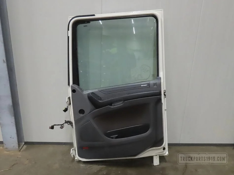 DAF Body & Chassis Parts Portier Re. DAF XF 106 - דלת וחלקים עבור משאית: תמונה 4 DAF Body & Chassis Parts Portier Re. DAF XF 106 - דלת וחלקים עבור משאית: תמונה 4