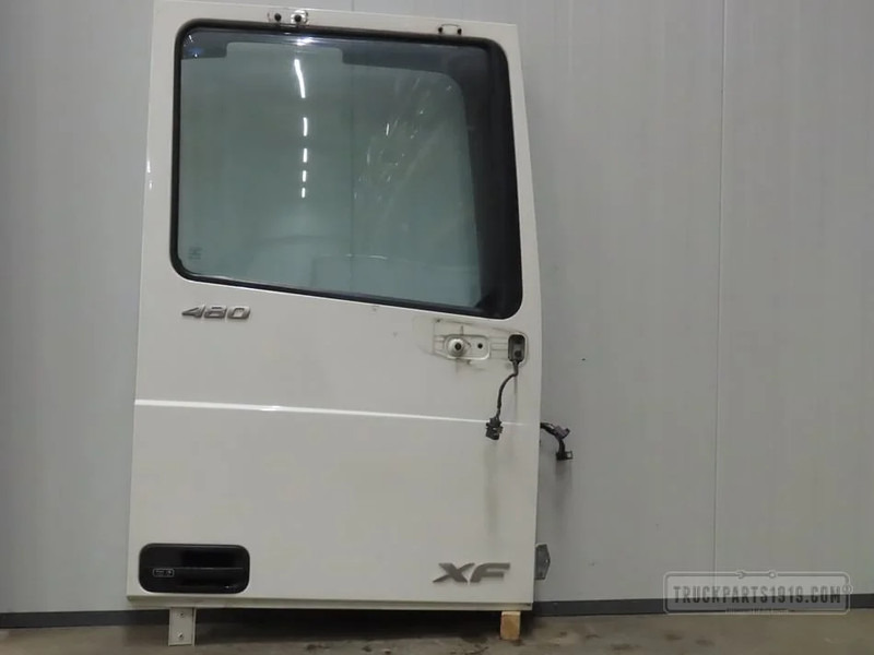 DAF Body & Chassis Parts Portier Re. DAF XF 106 - דלת וחלקים עבור משאית: תמונה 1 DAF Body & Chassis Parts Portier Re. DAF XF 106 - דלת וחלקים עבור משאית: תמונה 1