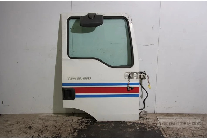 MAN Body & Chassis Parts Portier rechts - דלת וחלקים עבור משאית: תמונה 1 MAN Body & Chassis Parts Portier rechts - דלת וחלקים עבור משאית: תמונה 1