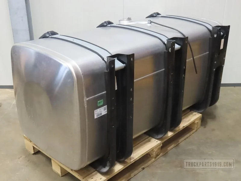 MAN Fuel System Brandstoftank + steunen 710L - מכל דלק עבור משאית: תמונה 2 MAN Fuel System Brandstoftank + steunen 710L - מכל דלק עבור משאית: תמונה 2