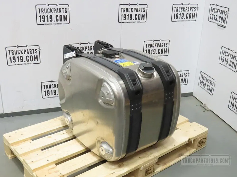 Scania 2713474 Brandstoftank + steunen 165L - מכל דלק עבור משאית: תמונה 1 Scania 2713474 Brandstoftank + steunen 165L - מכל דלק עבור משאית: תמונה 1