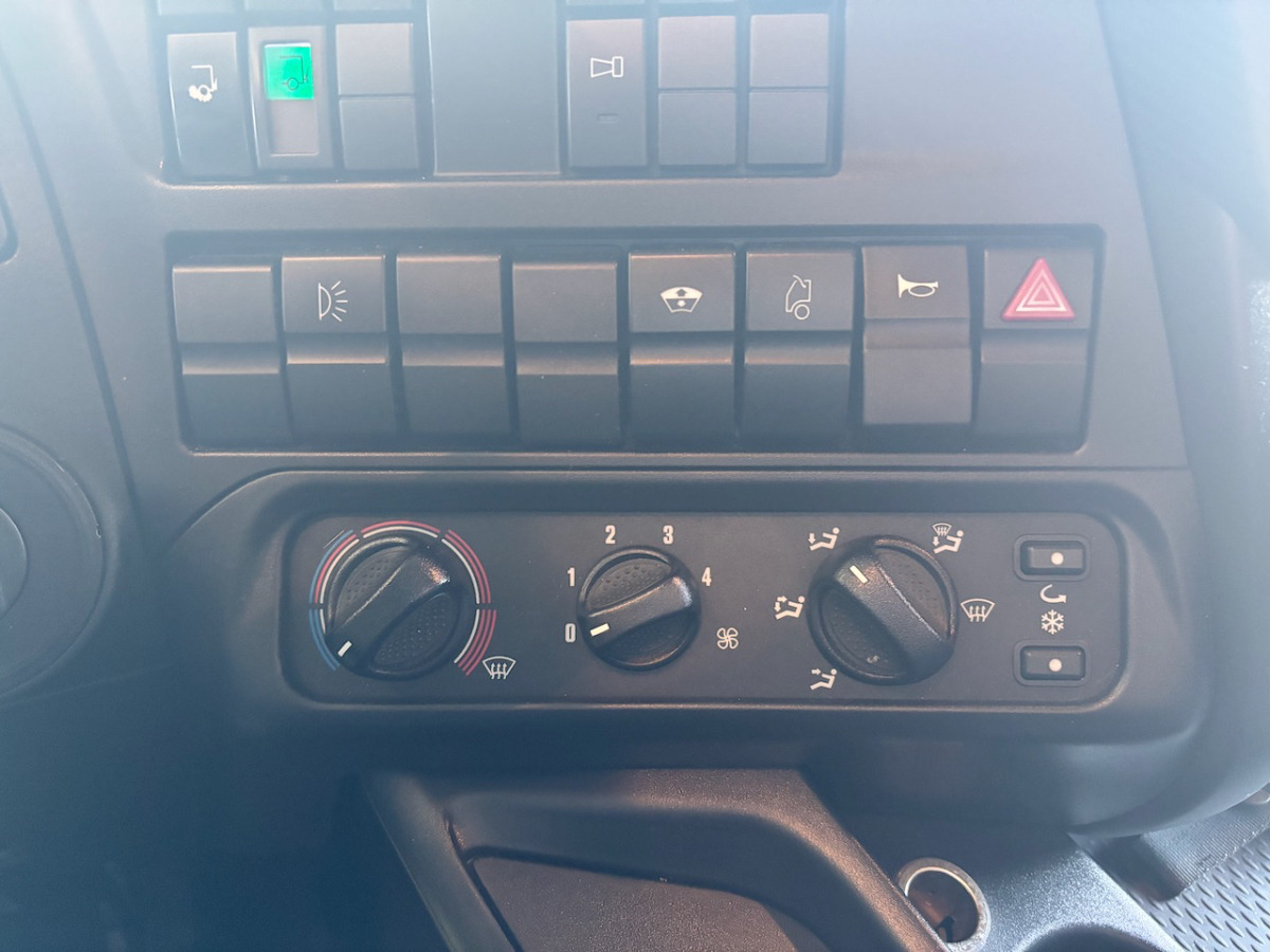 משאית וילונות צד IVECO 190S40 Stralis: תמונה 6