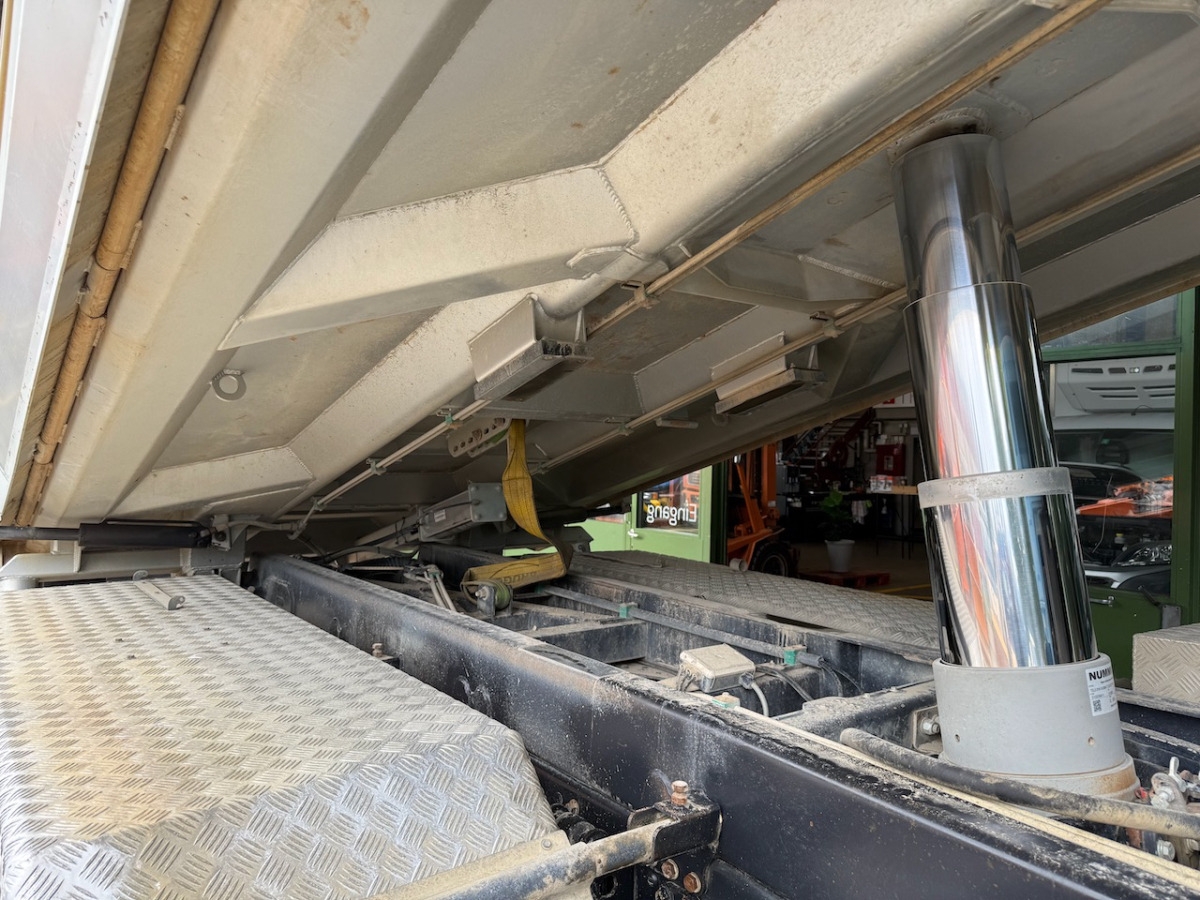 מזהיר MAN TGS 35.480 8x4: תמונה 17