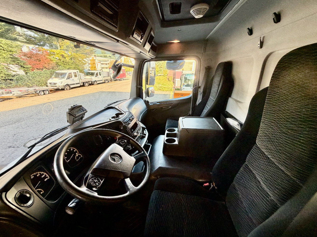 MERCEDES 1224 L - משאית וילונות צד: תמונה 4 MERCEDES 1224 L - משאית וילונות צד: תמונה 4