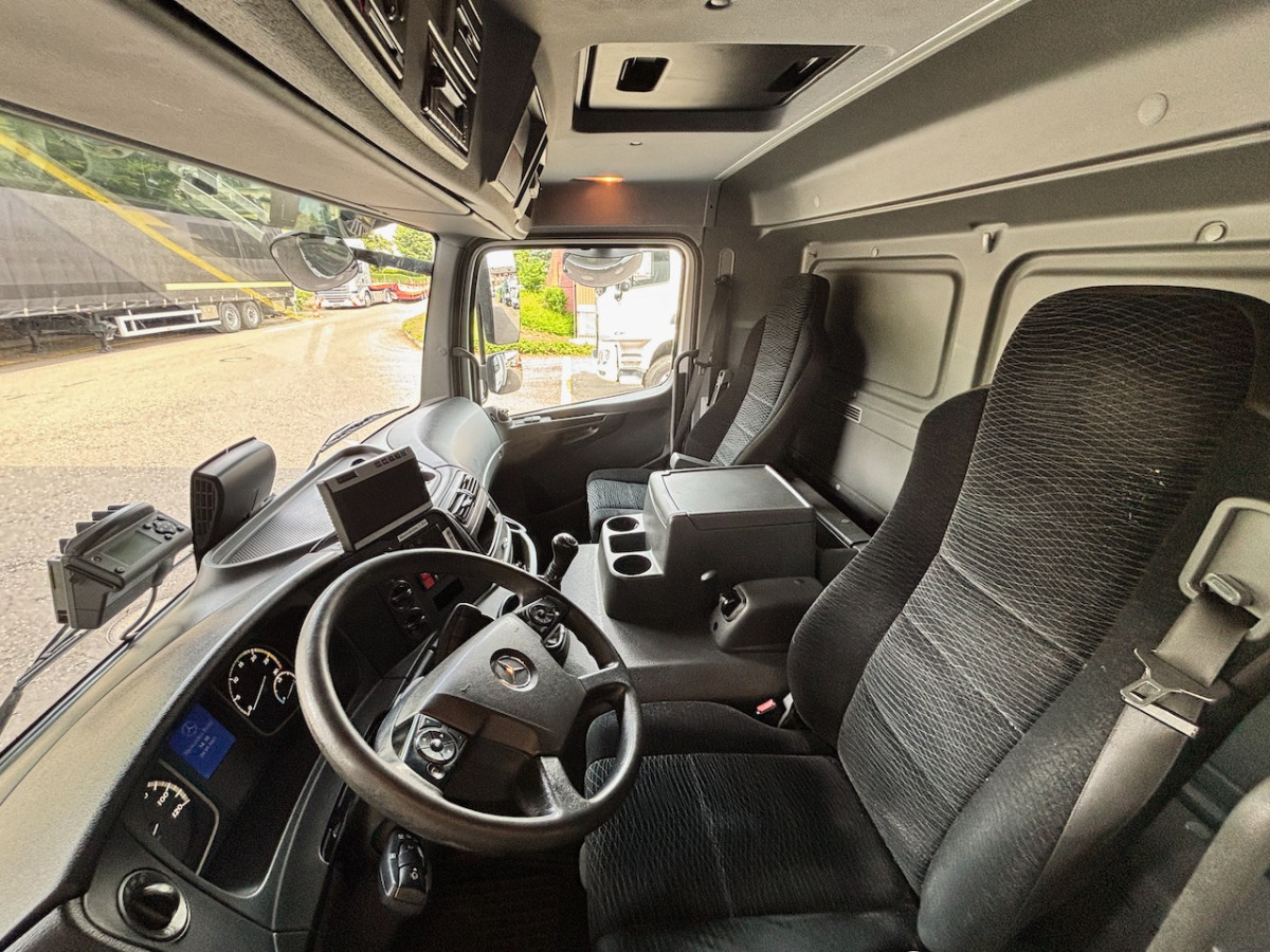 MERCEDES Atego 1530 - משאית תיבה: תמונה 4 MERCEDES Atego 1530 - משאית תיבה: תמונה 4