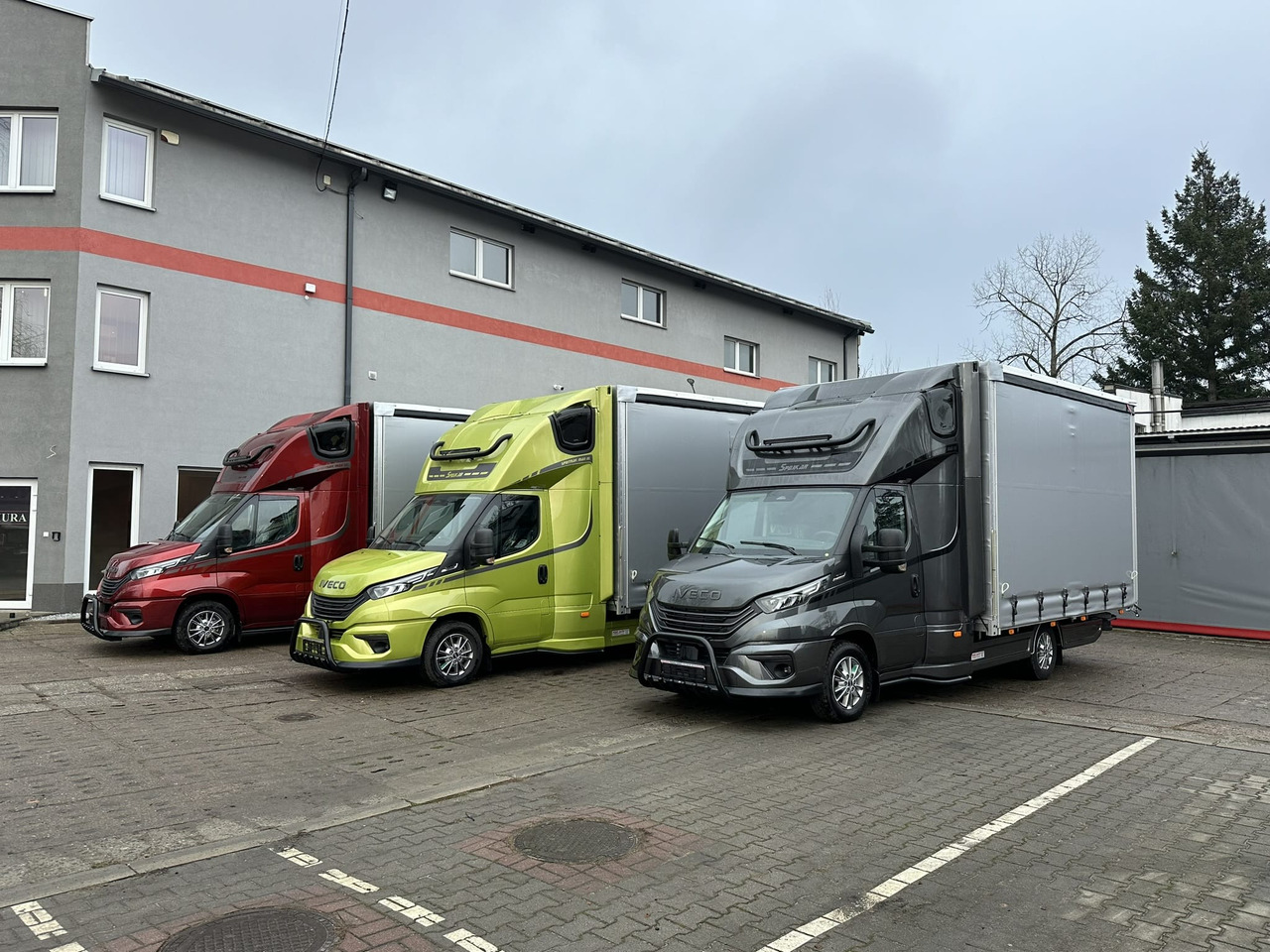 IVECO 35S18 A8 - כלי רכב מסחרי עם וילונות צד, כלי רכב מסחרי קומבי: תמונה 2 IVECO 35S18 A8 - כלי רכב מסחרי עם וילונות צד, כלי רכב מסחרי קומבי: תמונה 2