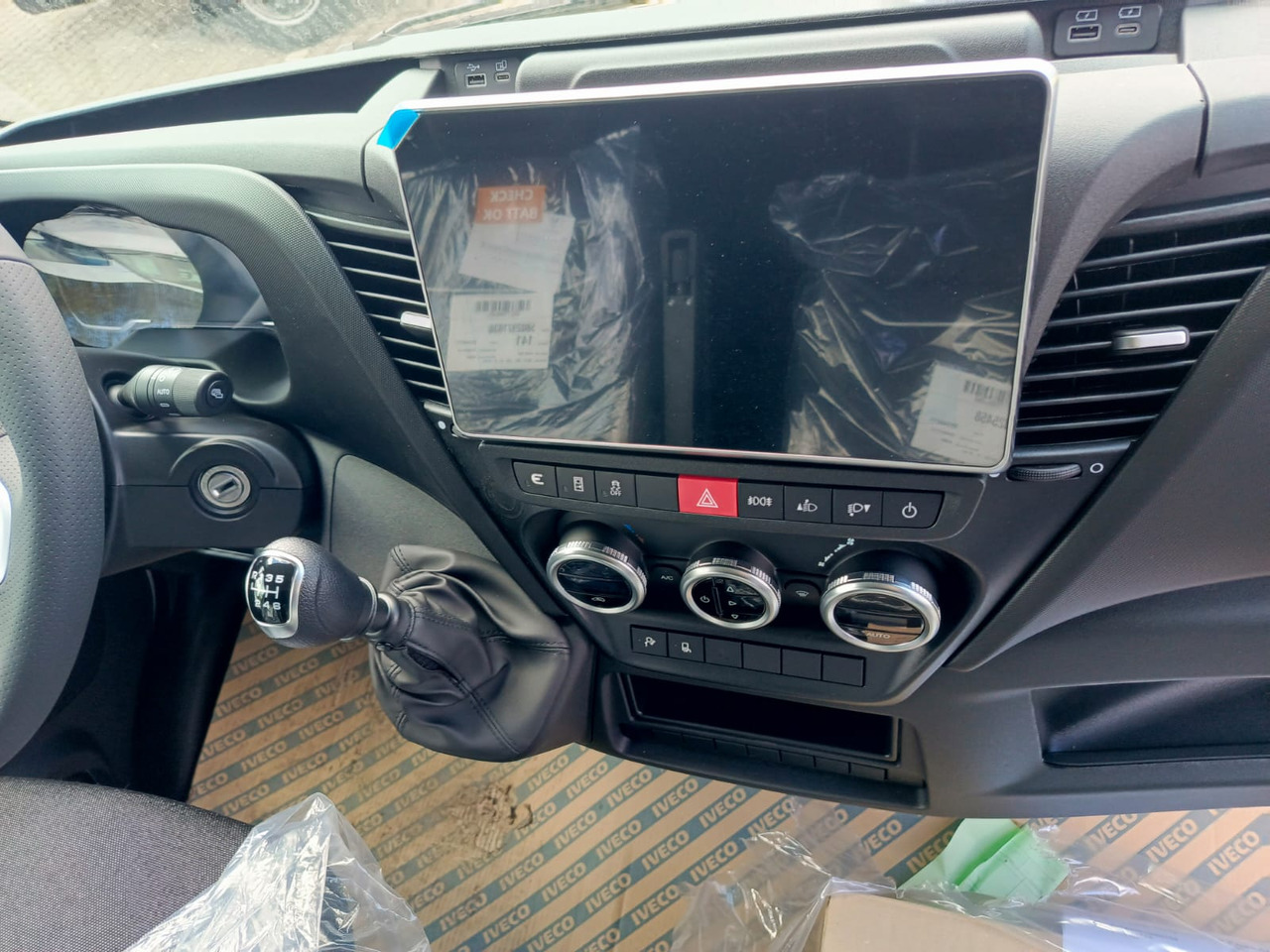 IVECO Daily 35 180 7-Sitzer - כלי רכב מסחרי לנוסעים, כלי רכב מסחרי קומבי: תמונה 5 IVECO Daily 35 180 7-Sitzer - כלי רכב מסחרי לנוסעים, כלי רכב מסחרי קומבי: תמונה 5