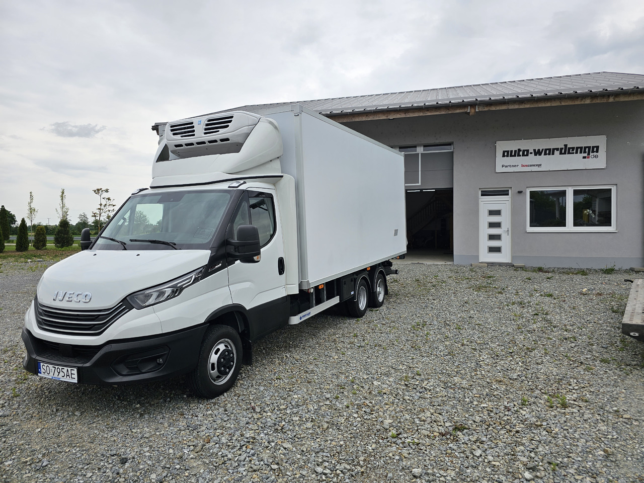 IVECO Daily BE-Truck 35S18H A8 180 PS Kühlkoffer 7.000kg Gesamtgewicht - משאית קירור: תמונה 1 IVECO Daily BE-Truck 35S18H A8 180 PS Kühlkoffer 7.000kg Gesamtgewicht - משאית קירור: תמונה 1