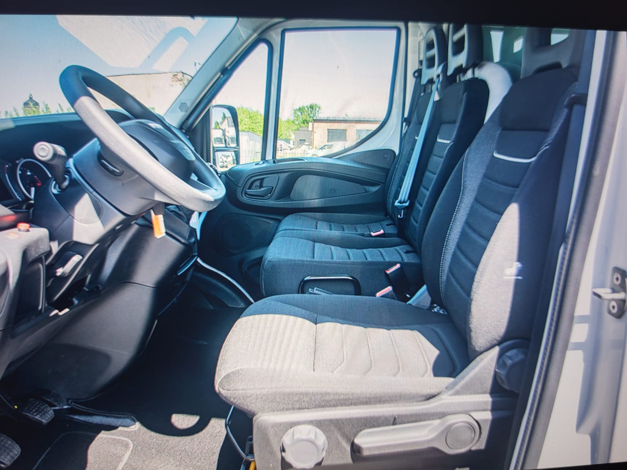 Iveco Daily 70 C18 Pritsche-Plane BÃR - כלי רכב מסחרי עם וילונות צד: תמונה 4 Iveco Daily 70 C18 Pritsche-Plane BÃR - כלי רכב מסחרי עם וילונות צד: תמונה 4