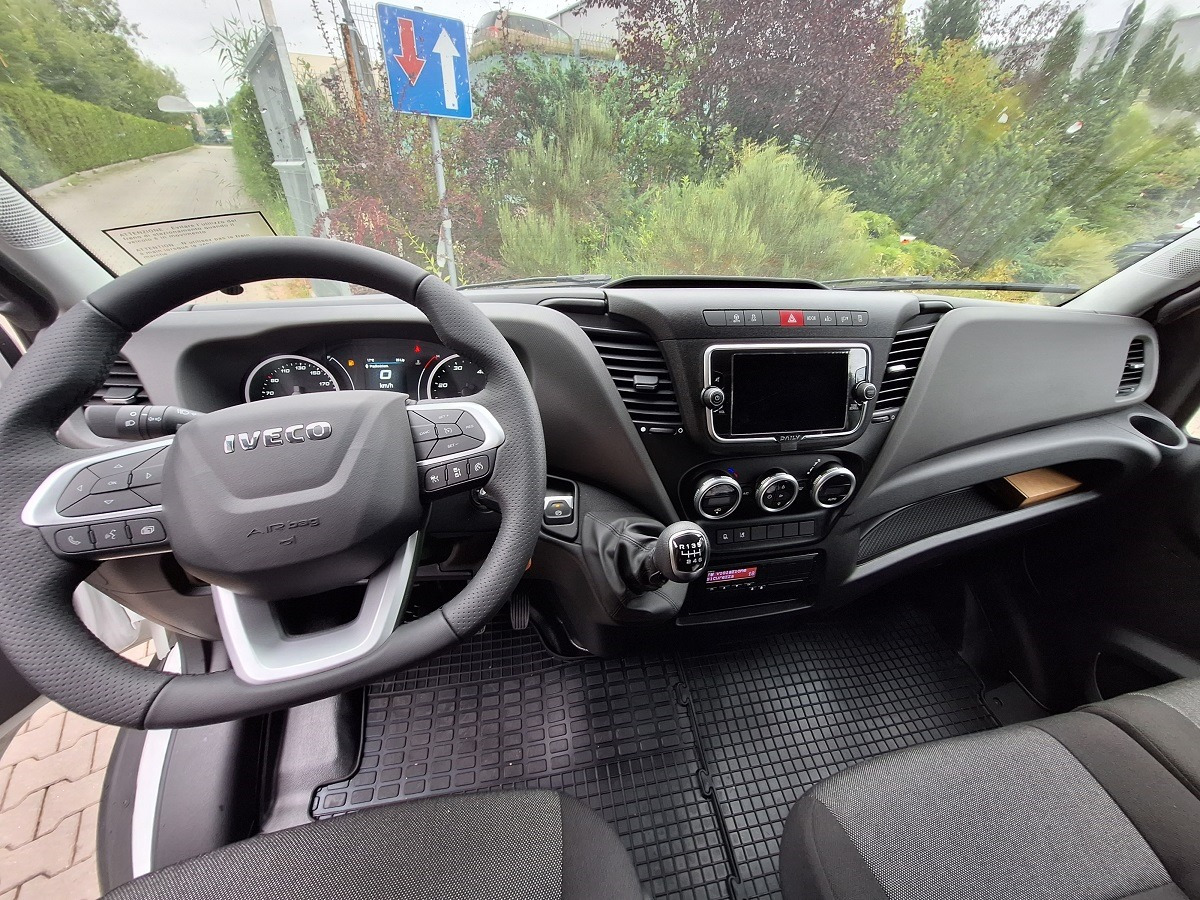 Iveco Daily 70C18A8 Backsleeper BÄR - כלי רכב מסחרי עם וילונות צד: תמונה 4 Iveco Daily 70C18A8 Backsleeper BÄR - כלי רכב מסחרי עם וילונות צד: תמונה 4