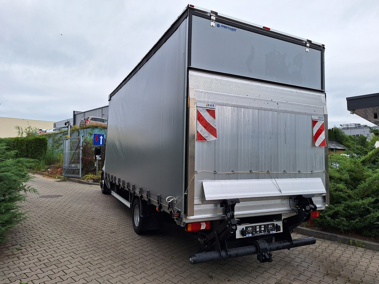 Iveco Daily 70C18A8 Backsleeper BÄR - כלי רכב מסחרי עם וילונות צד: תמונה 2 Iveco Daily 70C18A8 Backsleeper BÄR - כלי רכב מסחרי עם וילונות צד: תמונה 2