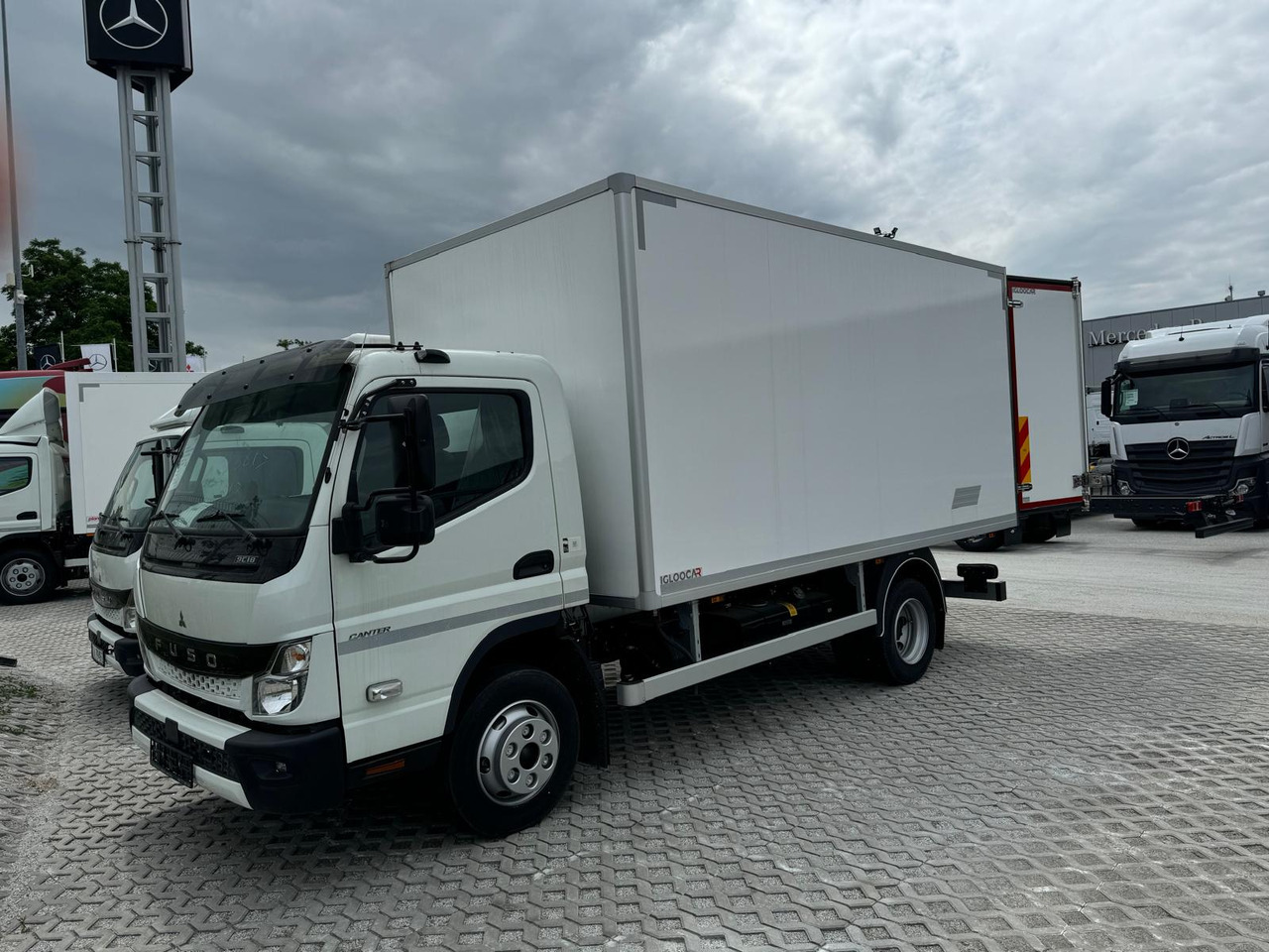 Mitsubishi Canter FUSO 70C18 Isotherm Koffer - משאית איזותרמית: תמונה 2 Mitsubishi Canter FUSO 70C18 Isotherm Koffer - משאית איזותרמית: תמונה 2