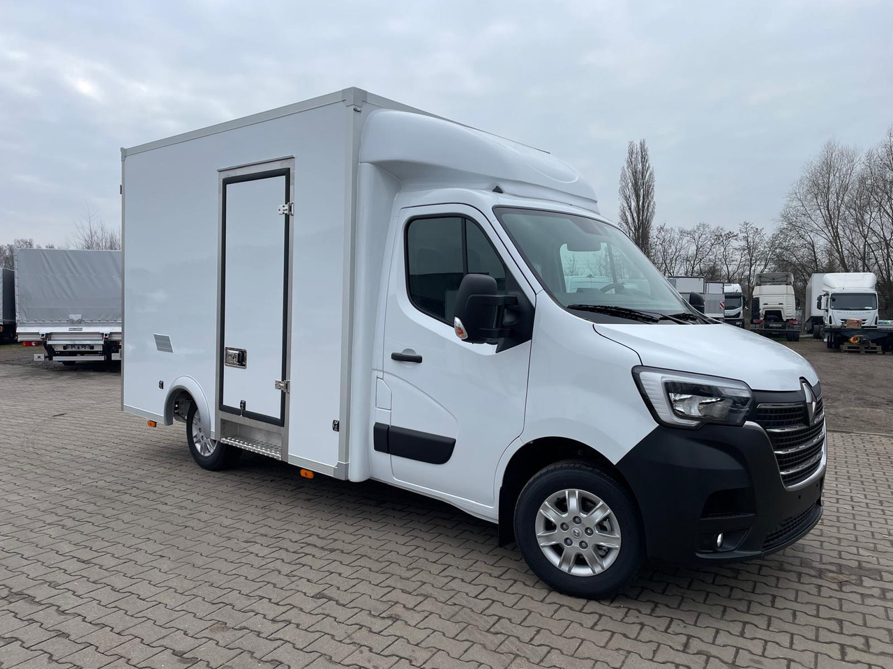 Renault Master 165 Leichtbaukoffer - כלי רכב מסחרי עם תיבה: תמונה 1 Renault Master 165 Leichtbaukoffer - כלי רכב מסחרי עם תיבה: תמונה 1