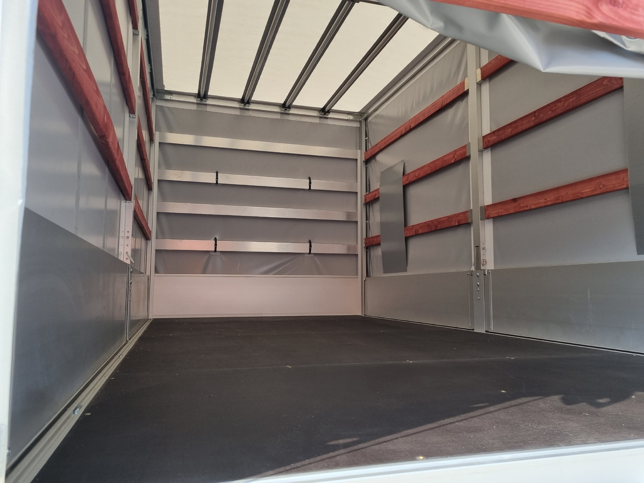 Renault Master 170 8 Pal Dachspoiler - כלי רכב מסחרי עם וילונות צד: תמונה 3 Renault Master 170 8 Pal Dachspoiler - כלי רכב מסחרי עם וילונות צד: תמונה 3