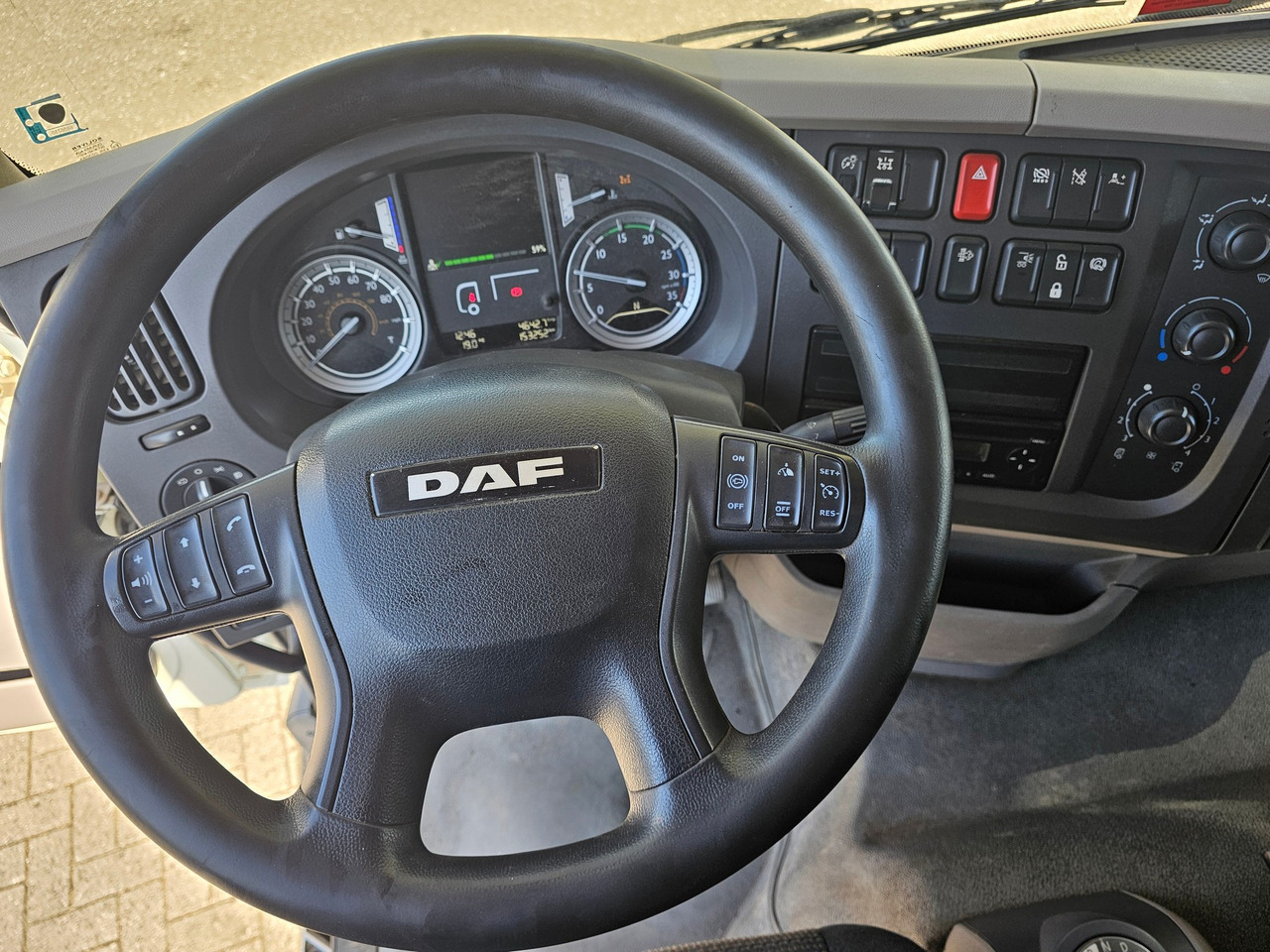 DAF LF 220 Euro 6 - משאית דילוג העמסה: תמונה 5 DAF LF 220 Euro 6 - משאית דילוג העמסה: תמונה 5