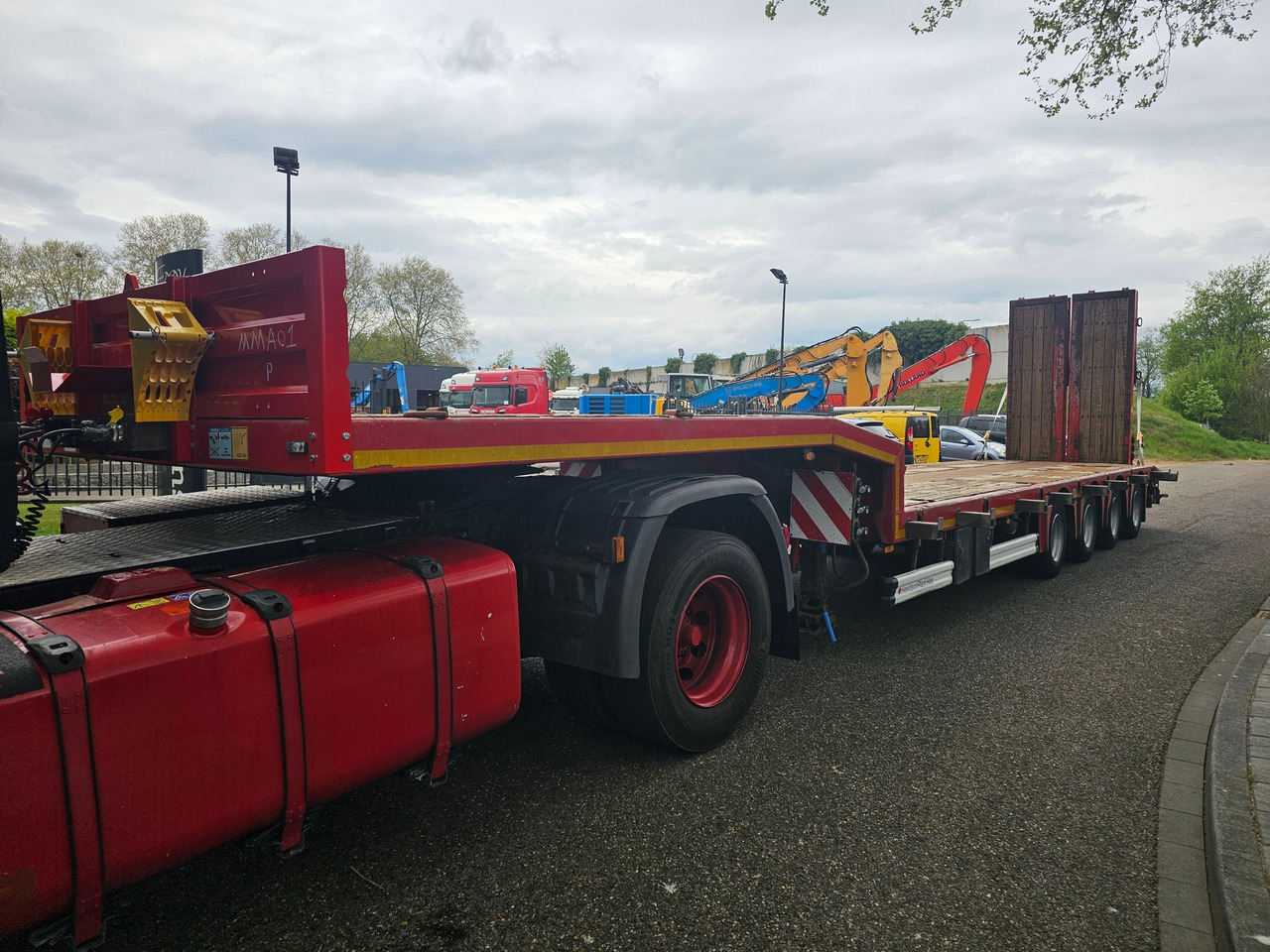 Kässbohrer LB4E With Hydraulic Flip Ramps - סמיטריילר עם מטען נמוך: תמונה 5 Kässbohrer LB4E With Hydraulic Flip Ramps - סמיטריילר עם מטען נמוך: תמונה 5