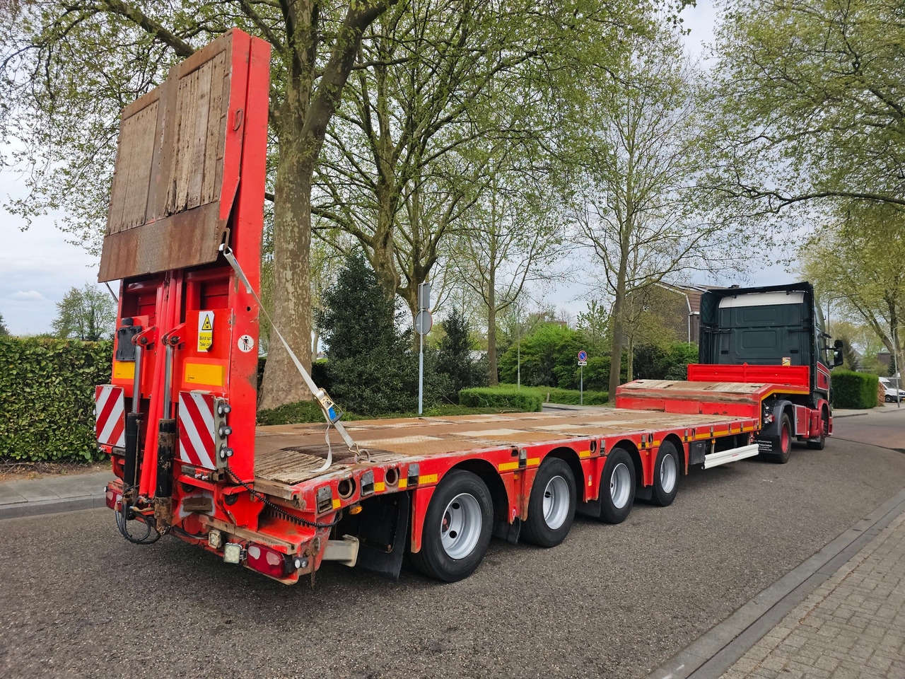 Kässbohrer LB4E With Hydraulic Flip Ramps - סמיטריילר עם מטען נמוך: תמונה 2 Kässbohrer LB4E With Hydraulic Flip Ramps - סמיטריילר עם מטען נמוך: תמונה 2