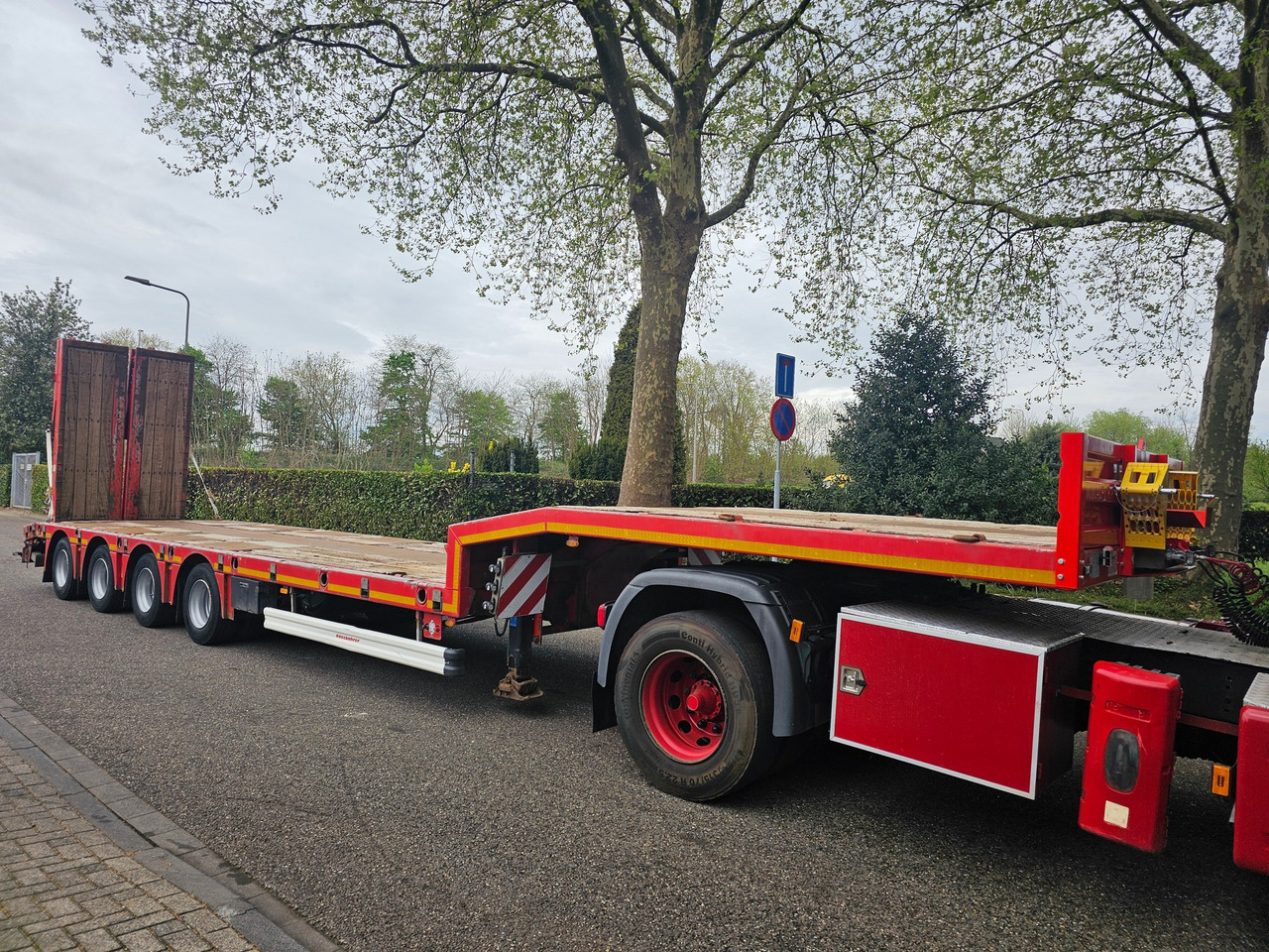 Kässbohrer LB4E With Hydraulic Flip Ramps - סמיטריילר עם מטען נמוך: תמונה 3 Kässbohrer LB4E With Hydraulic Flip Ramps - סמיטריילר עם מטען נמוך: תמונה 3