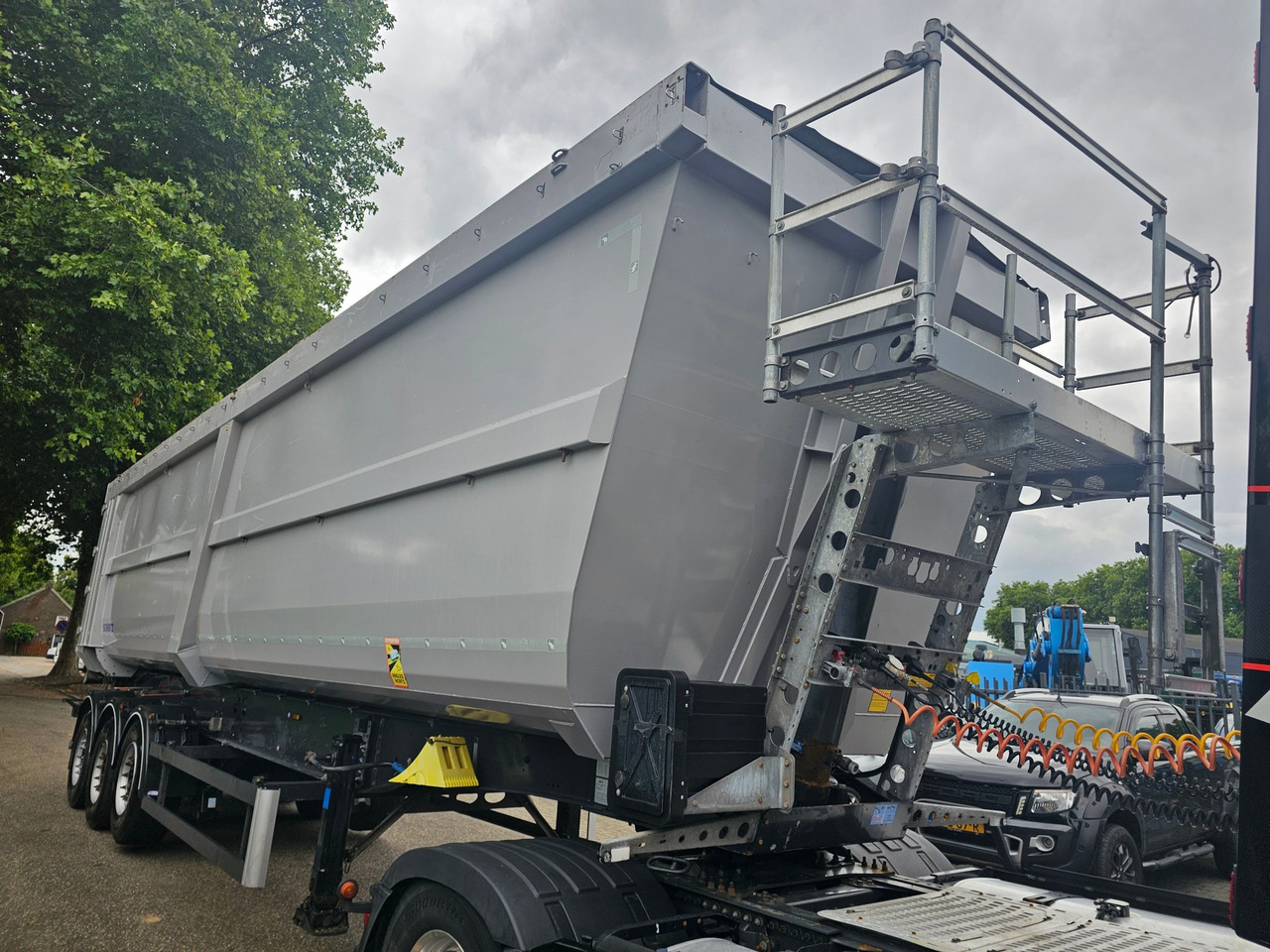 Schmitz SGF-S3 Scraptipper 55 M3 - סמיטריילר עם מזהיר: תמונה 3 Schmitz SGF-S3 Scraptipper 55 M3 - סמיטריילר עם מזהיר: תמונה 3