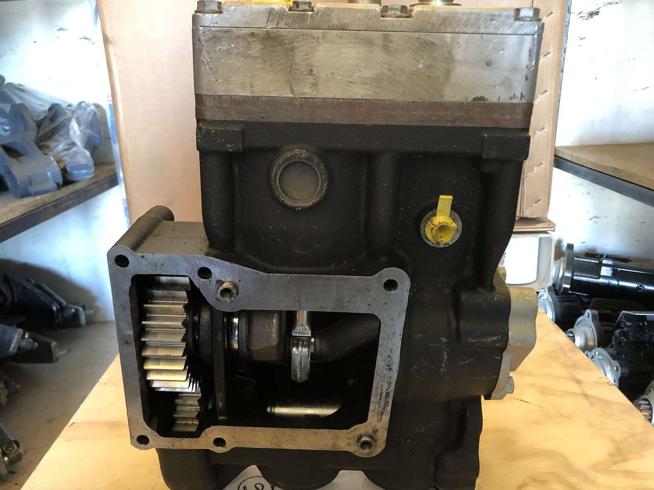 AIR COMPRESSOR MAN TGA 2 CYLINDERS MAN TGA - מדחס בלם אוויר עבור משאית: תמונה 2 AIR COMPRESSOR MAN TGA 2 CYLINDERS MAN TGA - מדחס בלם אוויר עבור משאית: תמונה 2