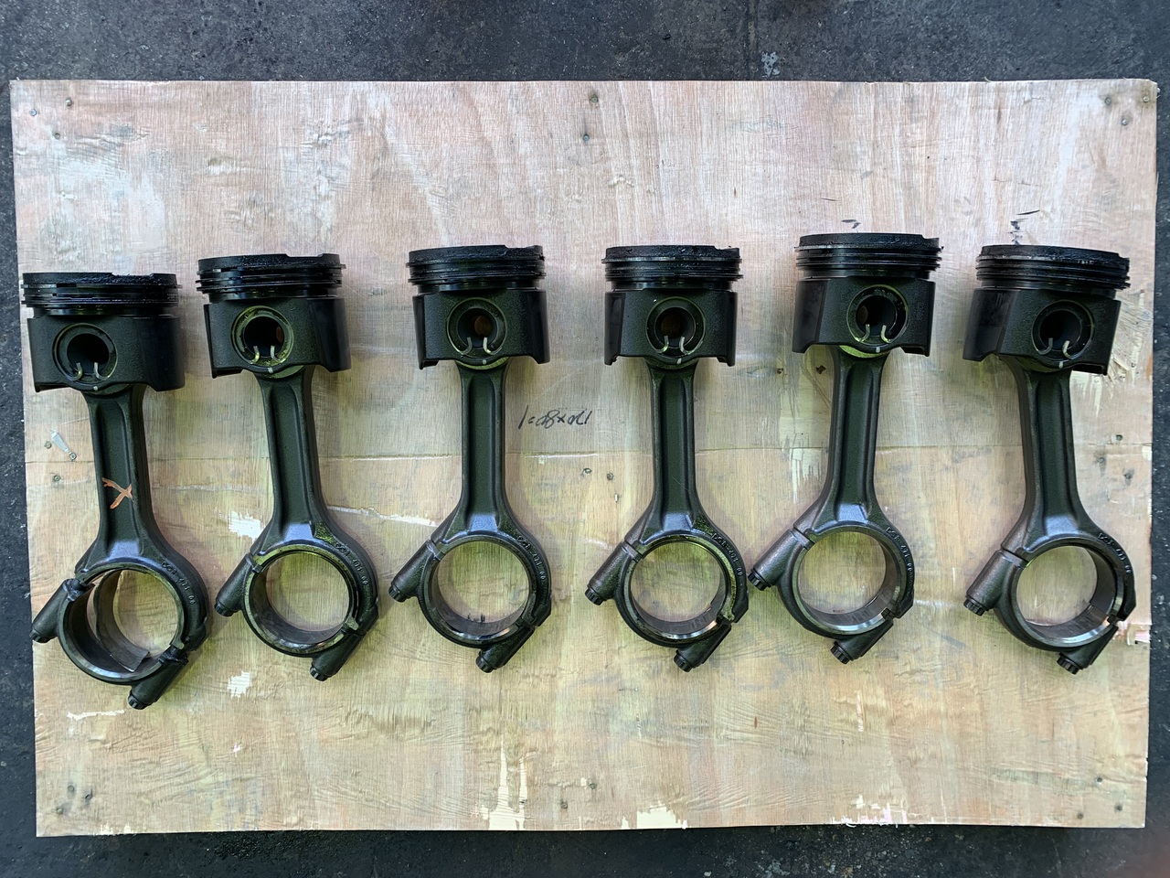 CONNECTING ROD WITH PISTONS OM 471LA 420PS EURO 5 - מנוע וחלקים עבור משאית: תמונה 2 CONNECTING ROD WITH PISTONS OM 471LA 420PS EURO 5 - מנוע וחלקים עבור משאית: תמונה 2